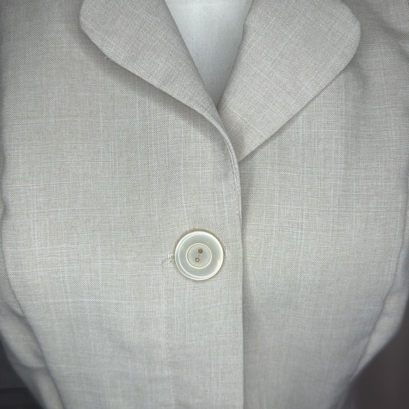 Elegant Beige Women's Pantsuit - Picture 5 of 8